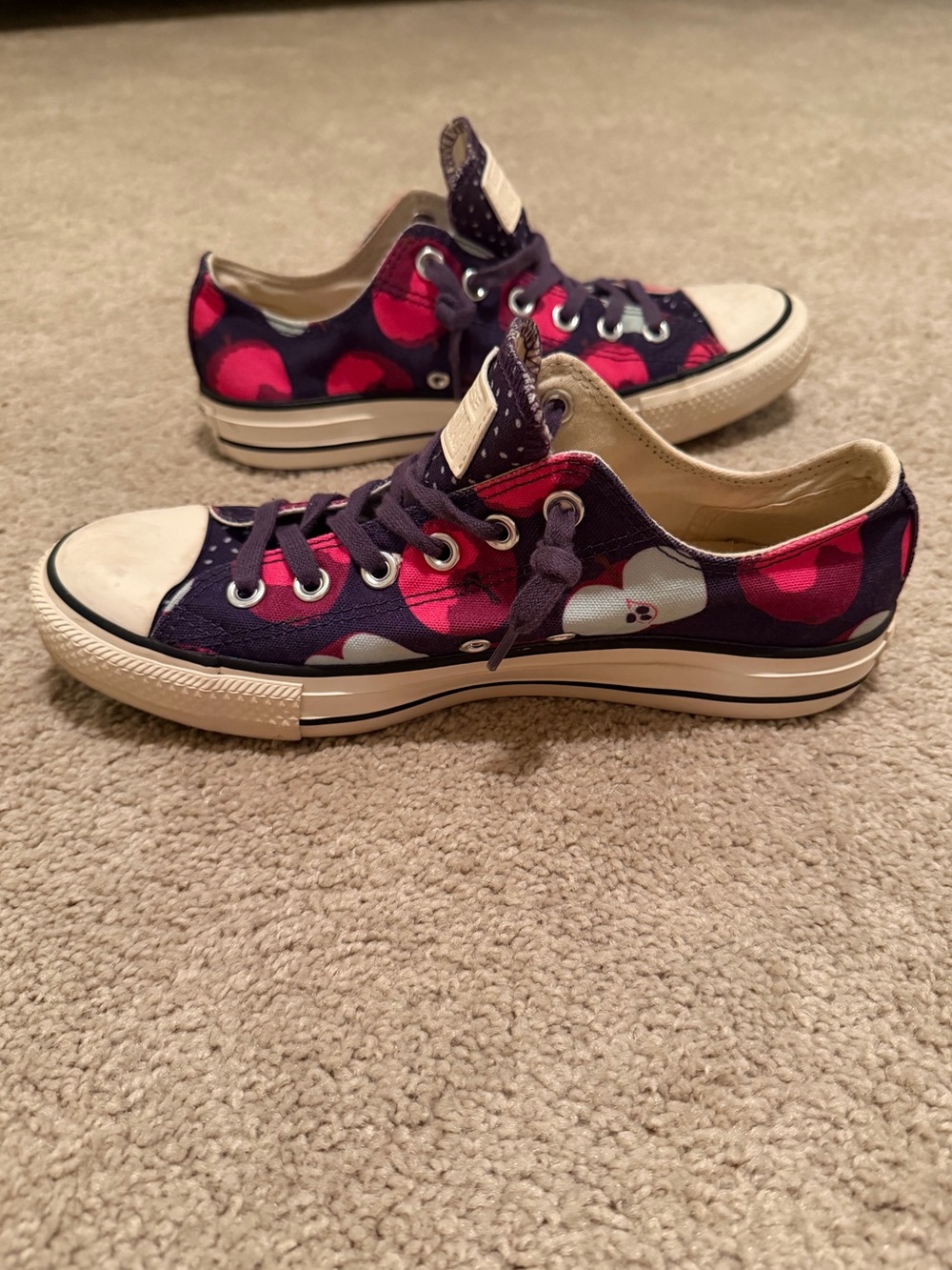 Converse Chuck Taylor All Star Apple Print Ox Sneakers Women’s 8 Purple Pink